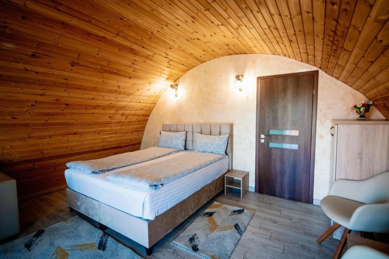 Montana Garden Hotel Rasinari Bagian luar foto